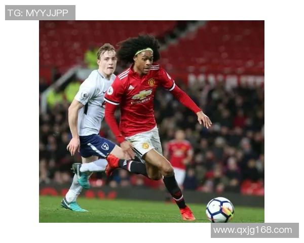 足球明星与大拇指的精彩对比探讨运动精神与个人魅力的完美结合 足球明星与大拇指的精彩对比探讨运动精神与个人魅力的完美结合